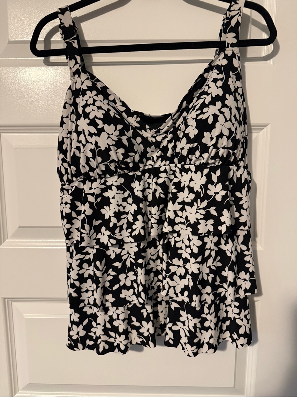 Kohl's Black and White Floral Tiered TankinI Top